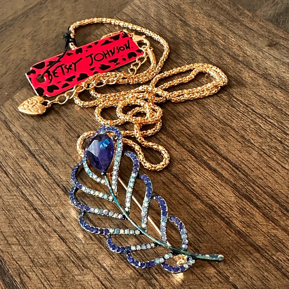 Betsey Johnson Blue crystal Gold tone Feather Brooch/Necklace NWT - Picture 5 of 6